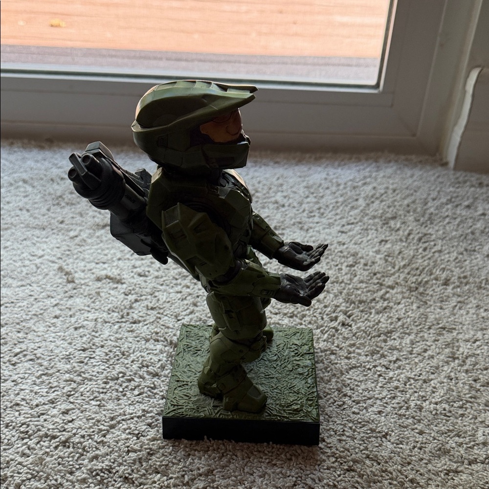 Halo Olive Green Spartan Figure with Orange Visor - Picture 4 of 9